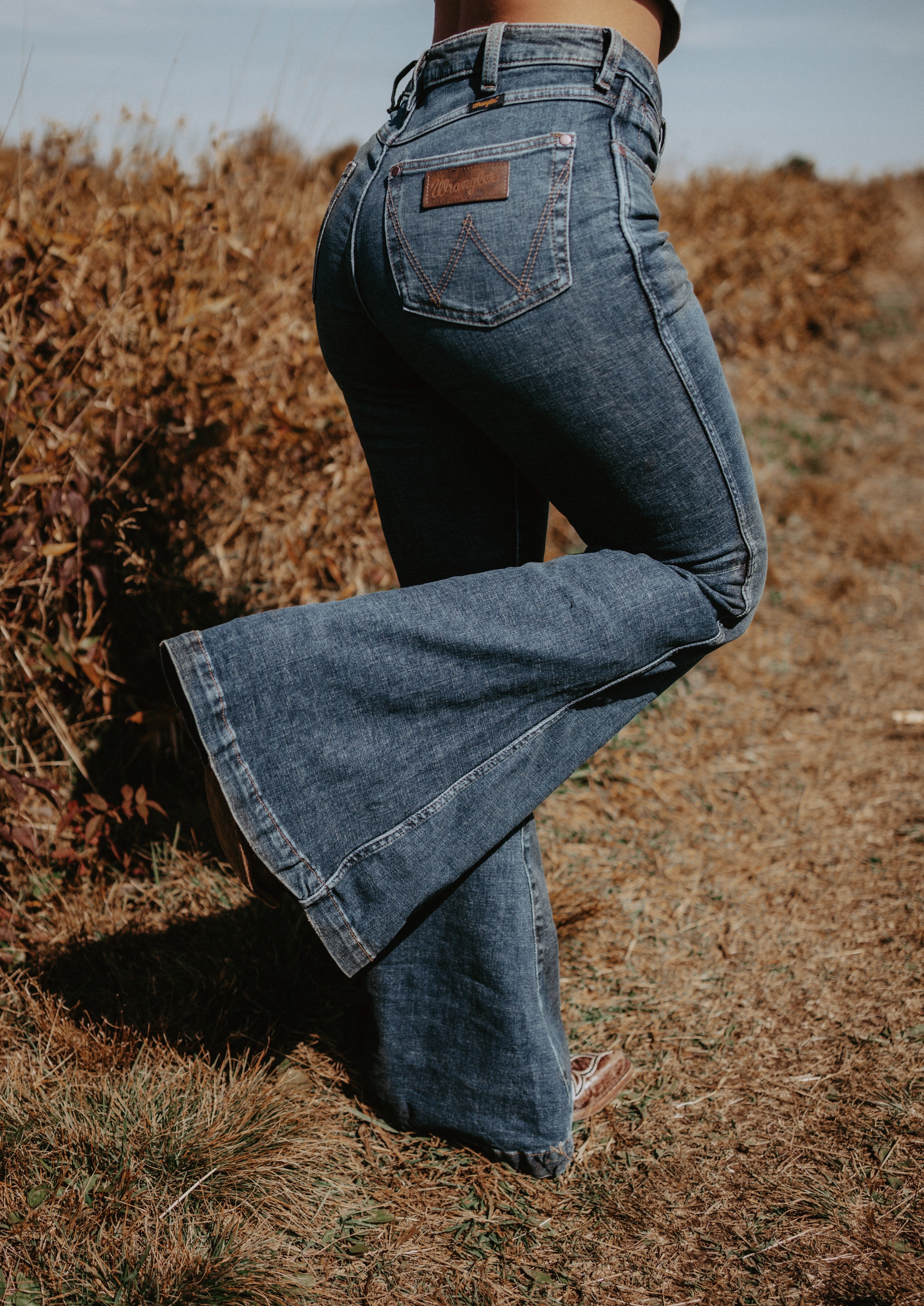 Women's Curve Love Ultra High Rise Stretch Flare Jean | Women's Bottoms |  Abercrombie.com